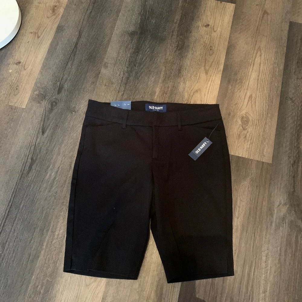Old Navy‎ black Bermuda shorts. NWT . Retail 30